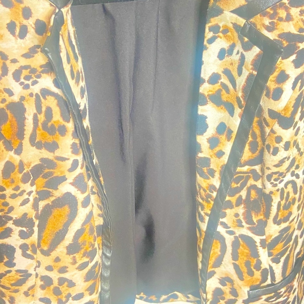 Chico's leopard print faux collar and pocket lined blazer